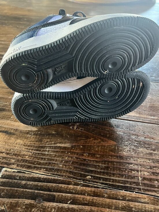 Boys Size 1 Nike Air Force 1 - Picture 6 of 7